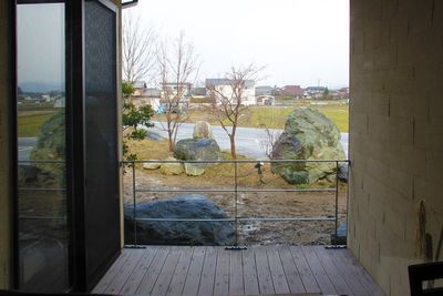 外を望む広いテラス