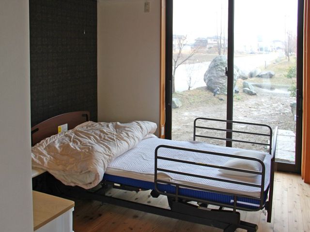 自然光の居室 居室 大きな窓から自然光が差し込む明るい居室です。快適な環境で過ごせます。