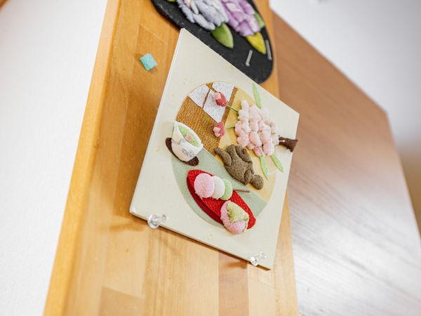 掲示板の手芸作品  