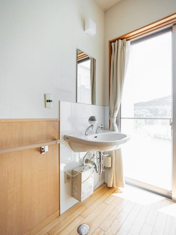 明るい洗面台のある場所  