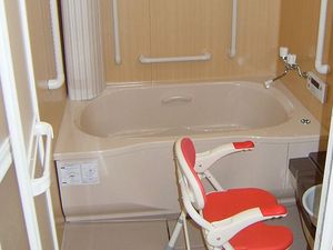 浴室の手すり付き浴槽  