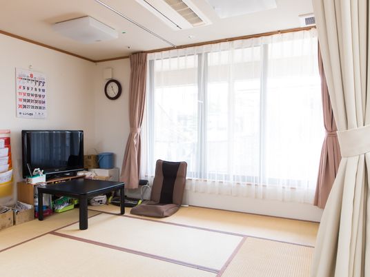 明るい和室の居室