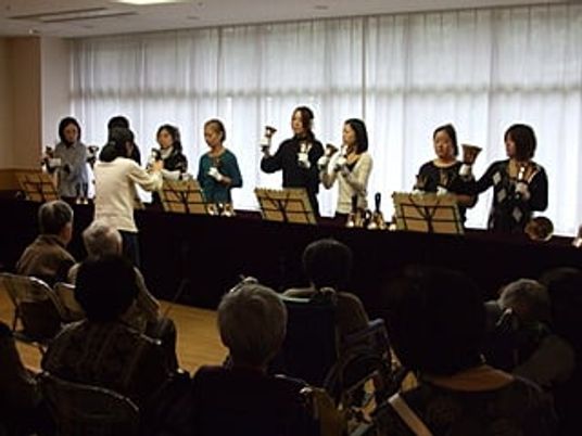 ハンドベル演奏の様子