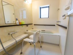 清潔なバスルームの様子