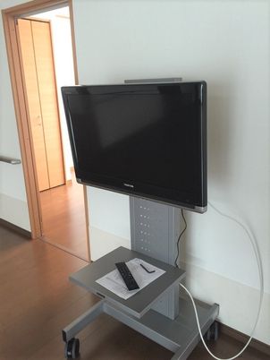 移動式テレビスタンド