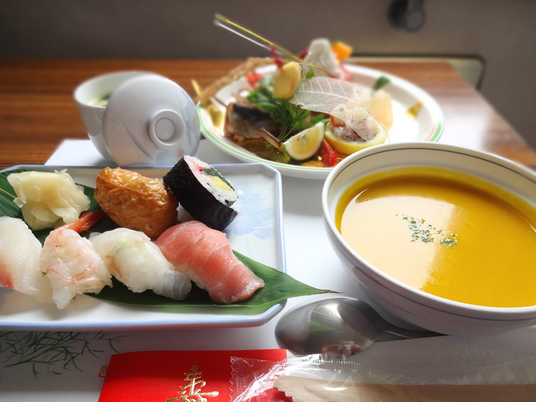 色鮮やかな食事の料理