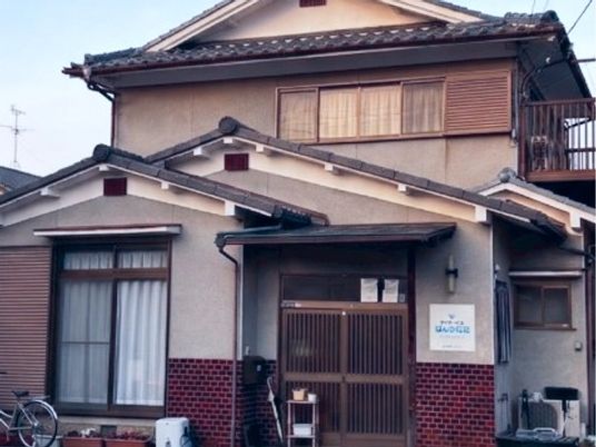 住宅風の外観  