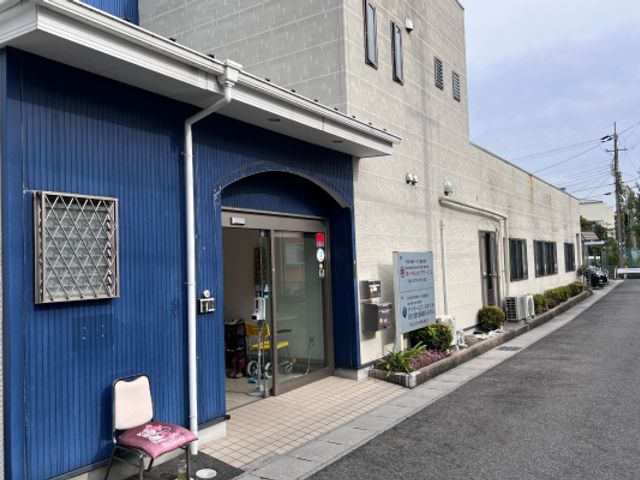 広々とした施設の外観 外観 広々とした外観が印象的で、メンテナンスの行き届いたアプローチがあります。働く環境の良さをご確認いただけます。