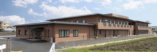 広々とした外観
