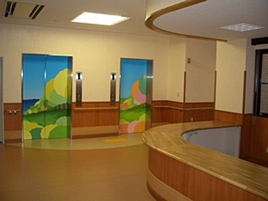 鮮やかなエレベーター