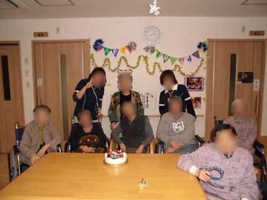 お祝いの食堂風景