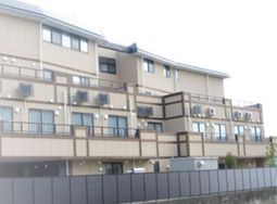 多階層のモダン建築