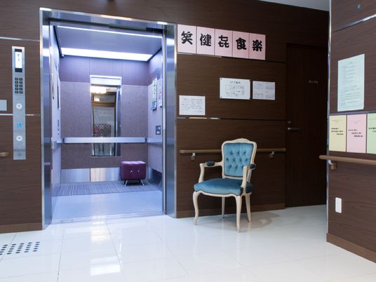 清潔感のあるエレベーター前