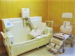 バリアフリー設計の浴室