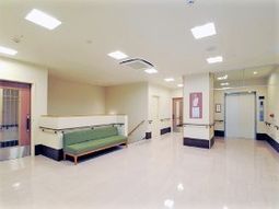 清潔な床のロビー