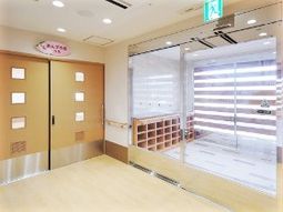 清潔感あるエントランス空間
