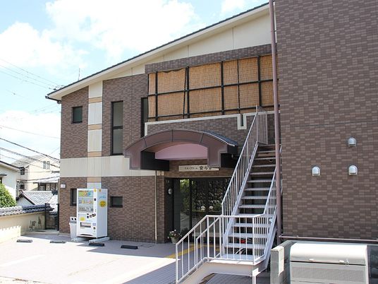 建物正面の外観  