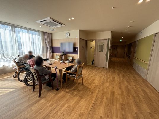 広々とした共用ダイニング