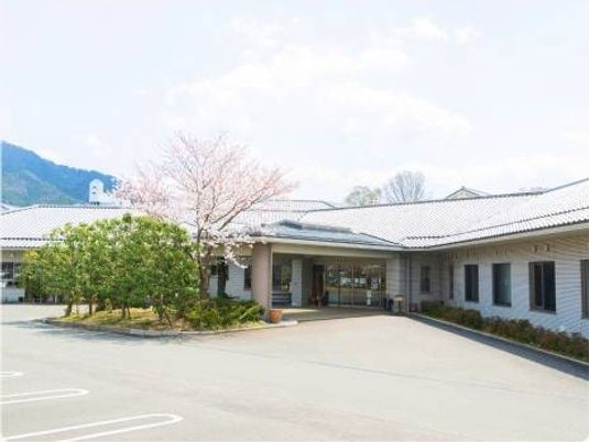 建物前の駐車場  