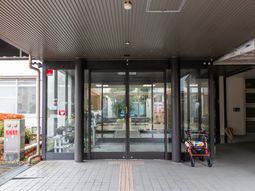 ガラス扉の出入口