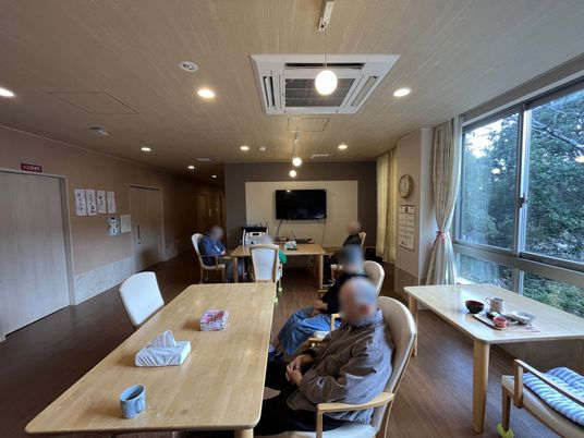 広々とした明るい部屋