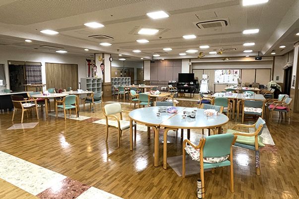 自然光の入る食堂