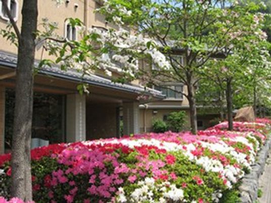 花壇のある外観  