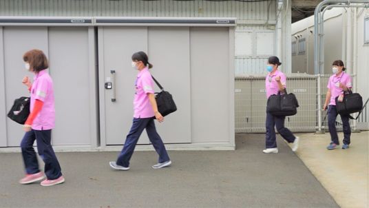 スタッフの通路
