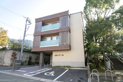 木造の建物外観