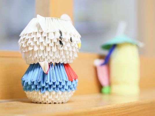 手作りの装飾品二つ