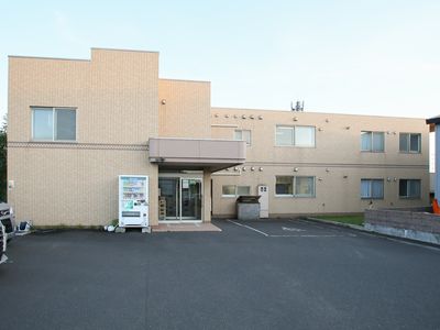 清潔感ある施設エントランス