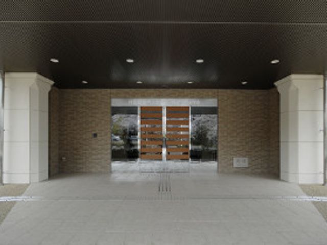 ゆったりとしたエントランス エントランス 広々とした開放的なエントランスが、訪れる皆様を温かく迎えます。