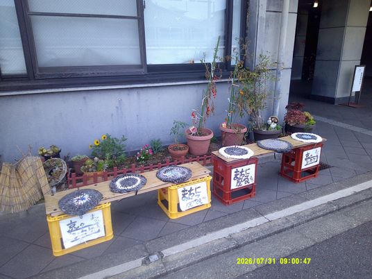 花壇のある外観  