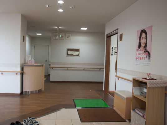 エントランスのやわらかな光