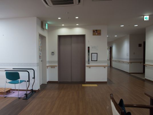 広々とした廊下の様子