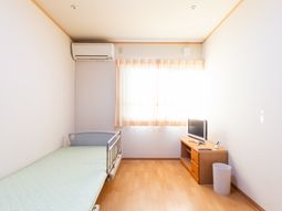 光が差し込む居室