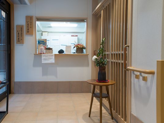 応接スペースと看板