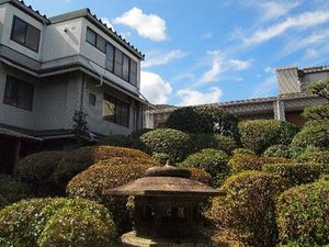 建物と植栽の庭  