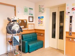 エレベーター前の待合スペース