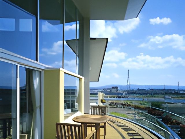 明るい景観のバルコニー バルコニー 自然光がたっぷり差し込むバルコニーです。リフレッシュするのに最適な環境が魅力です。
