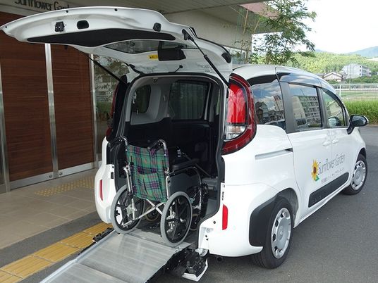 車椅子対応送迎車の外観  