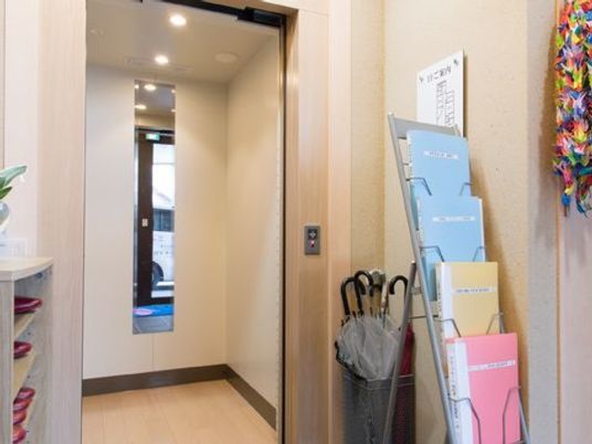 エレベーター付近の廊下