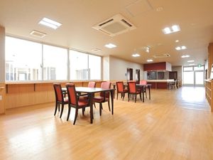 明るい空間の食堂