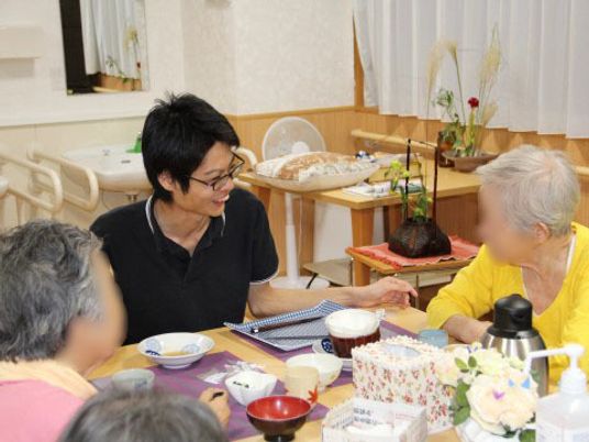 食事時の様子施設食堂