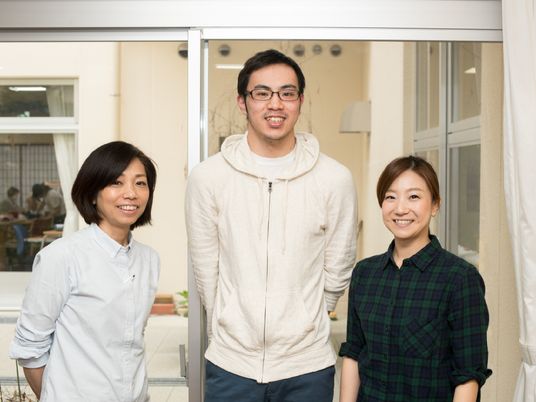 スタッフが明るく笑顔