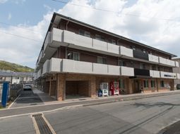 多階層の建物外観