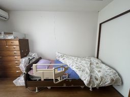 整ったベッドの居室
