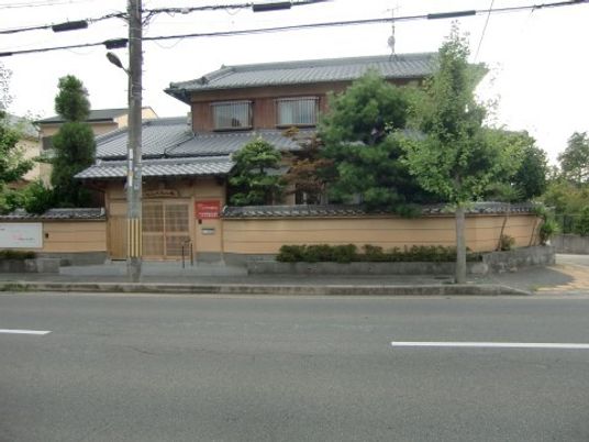 和風の落ち着いた外観