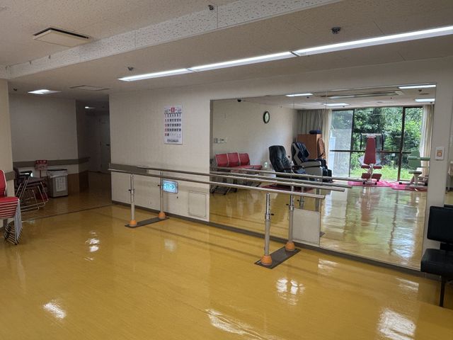 自然光の多目的室 多目的室 明るい自然光が差し込み、リハビリや体操が充実できる広々としたスペースです。