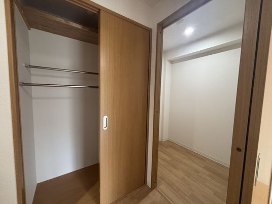 クローゼットと室内